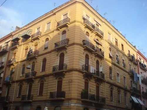 Cinquestelle Neapel Italien